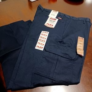 Dickies cargo pants relaxing fit new.